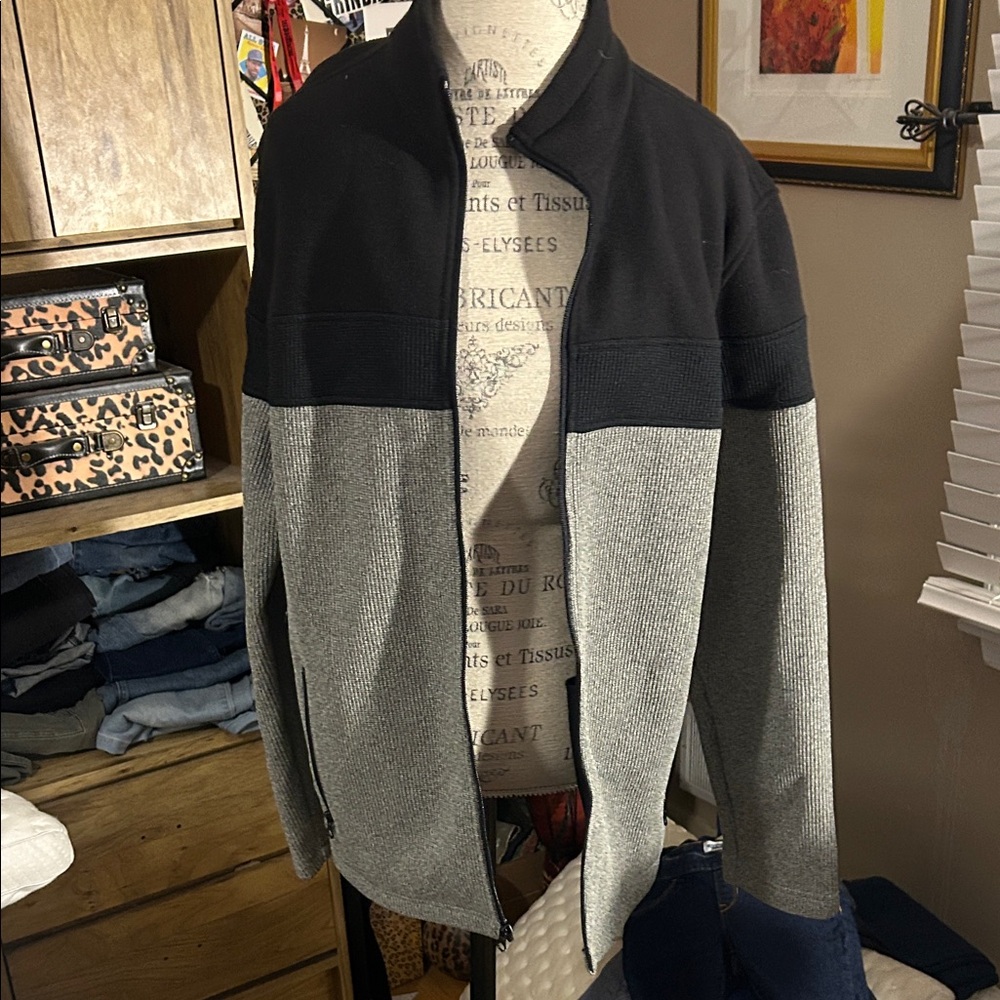 Izod Men's Black and Gray Zip-Up Sweater - Medium